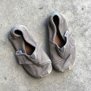 Toms toddler shoes size 6